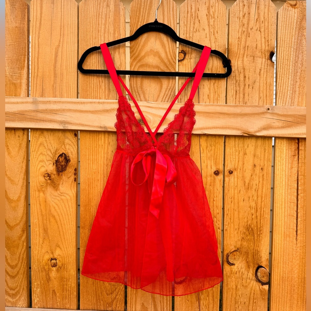 VICTORIA’S SECRET Red Lace Tie Front Negligee